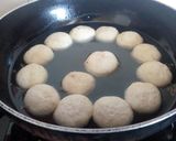 A picture of step 5 of Colourful rasgulla in custard.