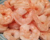Foto del paso 2 de la receta: Ceviche de camarón, atún ahumado y chicharrón