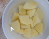 A picture of step 2 of Aloo keema.