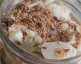 Foto del paso 4 de la receta: Encurtidos veganos: coliflor con cúrcuma