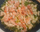 Foto del paso 3 de la receta: Fideuá de merluza y gambas con alioli