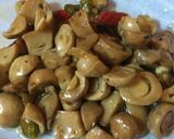 Foto langkah ke 3 dari resep Tumis jamur praktis.