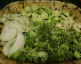 Foto del paso 1 de la receta: Brócoli y coles de Bruselas en wok