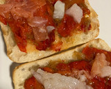 Foto del paso 3 de la receta: Pan con pimiento asado, y bacalao y salmón marinados
