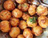 A picture of step 2 of Lasaniya Bateta nu saak.