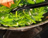 Foto langkah ke 6 dari resep Cah kangkung teri nasi.