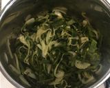 Foto del paso 4 de la receta: Rajas de chile poblano con crema y queso Oaxaca