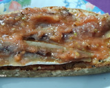 Foto del paso 3 de la receta: Sardinas ahumadas con tomate, ajo y albahaca