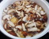 Hình bước làm 3 của món TRỨNG GÀ NON xào nấm