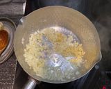 A picture of step 1 of Spinach saag.