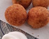 A picture of step 8 of Chicken & egg Bread Balls😋🥳.