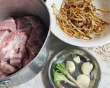 รูปขั้นตอนการทำที่ 1 ของ กระดูกหมูตุ๋นดอกไม้จีน 🥣/ Braised Pork Spare Ribs with Dried Day Lilly🥣