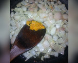 A picture of step 4 of Aisha's Special stir fry noodles with minced meat and sunny side up egg.