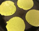 A picture of step 4 of Banana spinach pancakes with peanuts.