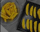 صورة لخطوة 2 من وصفة بطاطس ويدجز صحي |Healthy potato wedges