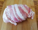 Baconbe tekert, töltött csirkemell, petrezselymes burgonyapürével recept fázis 3 fotója