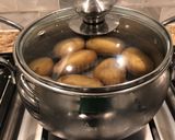 Foto del paso 1 de la receta: Papas en salsa de yoghurt (Pellkartoffeln o papas a la alemana)