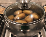 Foto del paso 1 de la receta: Papas en salsa de yoghurt (Pellkartoffeln o papas a la alemana)