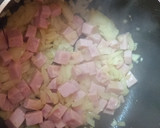 Foto del paso 1 de la receta: Revuelto de cebolla y jamón de pavo