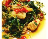 รูปขั้นตอนการทำที่ 4 ของ 🐟ผัดกะเพราปลาดอลลี่ชุบแป้งทอด Fried Dolly Fish with Basil