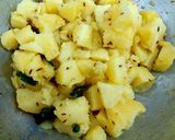 उपवासाची बटाट्याची भाजी आणि साबुदाण्याची टिक्की (batatyachi and sabudana tikki recipe in marathi) रेसिपी स्टेप 2 फोटो