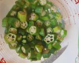 A picture of step 1 of Μπάμιες/Bamies--Greek style braised okra with tomatoes.