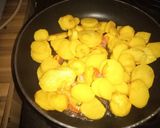 A picture of step 4 of Fried potatoes omelette.