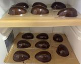 Foto del paso 6 de la receta: Huevos de Pascua de chocolate al 70%