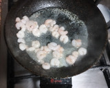 Foto del paso 1 de la receta: Huevos rellenos de Gambas