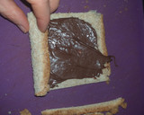 Foto del paso 2 de la receta: Pan de molde rellenos con chocolate