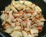 Foto del paso 5 de la receta: Alcachofas con champiñón, pimiento rojo y jamón