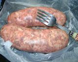 Foto del paso 1 de la receta: Chorizos a la sidra con papas y arvejas
