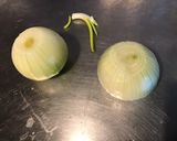 Une image de l'étape 2 de Filets de lieu noir aux oignons, poivrons et anis vert.