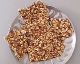 શીંગ ની ચીકી (Shing Chikki Recipe In Gujarati) રેસીપી સ્ટેપ3ફોટો