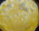 Foto langkah ke 2 dari resep Telur Dadar Roti Tawar.