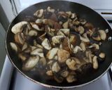 A picture of step 2 of Risotto al funghi.
