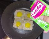 Foto langkah ke 5 dari resep Mini Egg in Bread Hole Toast (Telur Puyuh di dalam Roti Berlubang).