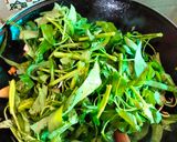 Foto langkah ke 2 dari resep Tumis Kangkung Toge.