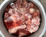 Gambar langkah 1 resipi Bihun Sup Tulang Sambal Kicap.