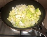 Foto del paso 4 de la receta: Quiche de calabacín y puerro 🥒 Receta vegetariana