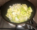 Foto del paso 4 de la receta: Quiche de calabacín y puerro 🥒 Receta vegetariana