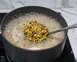 Foto langkah ke 3 dari resep Bubur Kacang Hijau topping kelapa muda.