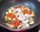 Hình bước làm 4 của món Sốt tôm oliu chấm bánh mỳ (shrimp combus)