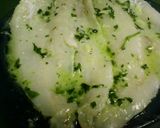 Foto del paso 1 de la receta Filetes de merluza macerados y judías verdes con patata rehogadas