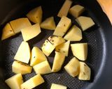 A picture of step 1 of Potato, cauliflower and pea curry - vegan.