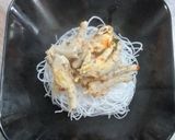 รูปขั้นตอนการทำที่ 5 ของ ต้มยำวุ้นเส้นตีนไก่