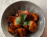 Foto langkah ke 6 dari resep Semur Ayam, Telur dan Tahu khas Betawi.