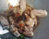 Foto langkah ke 2 dari resep Tumis sayap ayam jamur kancing berkuah.