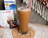 Foto langkah ke 2 dari resep Iced Milk Coffee.