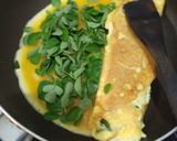 Foto langkah ke 4 dari resep Telur gulung kelor.